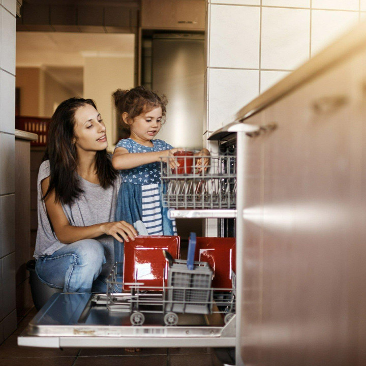 Sai lầm tai hại khi tráng chén đĩa trước khi cho vào máy rửa - 2