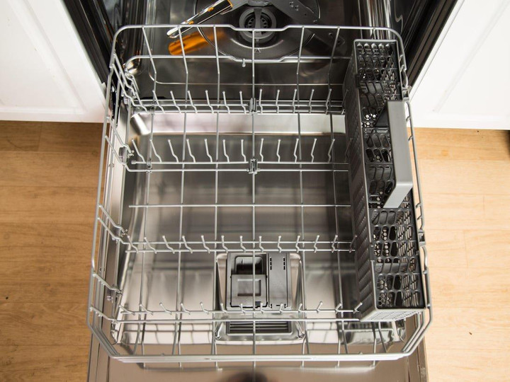 Sai lầm tai hại khi tráng chén đĩa trước khi cho vào máy rửa - 3