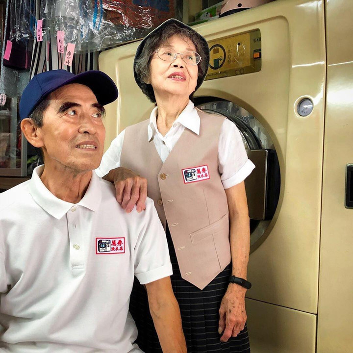 Phối lại quần áo cũ rồi chụp hình cho vui, cặp đôi U90 bỗng được hâm mộ rần rần - 3