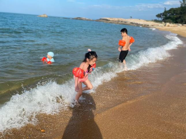 Khách đổ xô đi du lịch cuối tuần, các khu nghỉ gần Hà Nội kín chỗ - 2