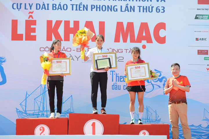 Hoàng Nguyên Thanh, Phạm Thị Hồng Lệ vô địch Tiền Phong Marathon 2022 - 2