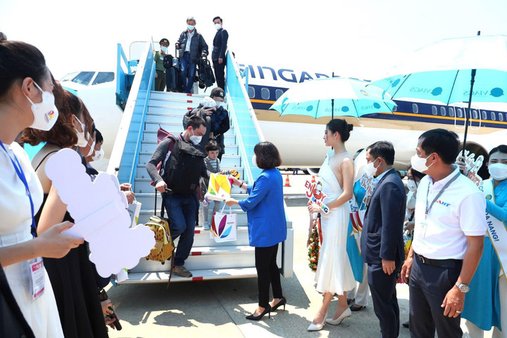 Ảnh: Đà Nẵng đón 2 chuyến bay đưa hơn 300 khách quốc tế đến thành phố - 2