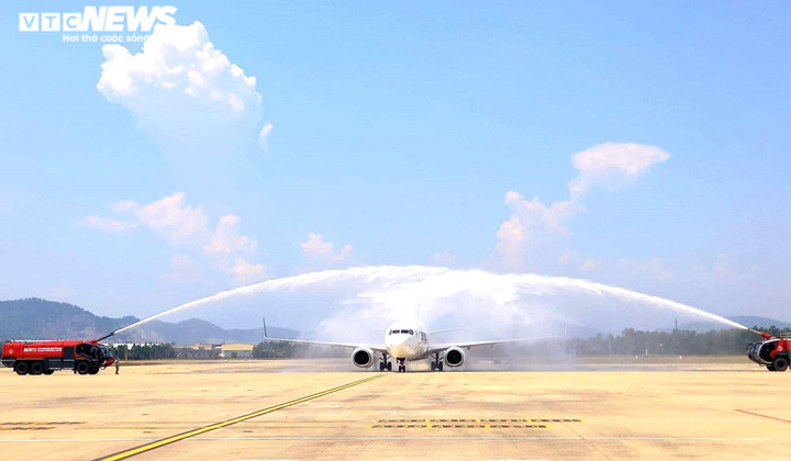 Ảnh: Đà Nẵng đón 2 chuyến bay đưa hơn 300 khách quốc tế đến thành phố - 1