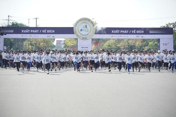 Ảnh: Gần 4.000 học sinh, sinh viên Quảng Nam tham gia giải chạy S-Race - 1