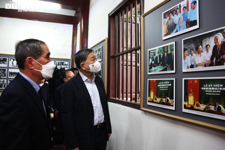 Đón bằng công nhận di tích quốc gia khu lưu niệm nhà cách mạng Lê Văn Lương - 6