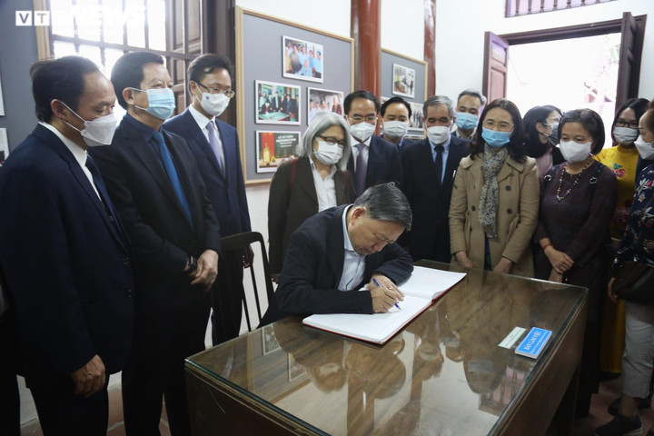 Đón bằng công nhận di tích quốc gia khu lưu niệm nhà cách mạng Lê Văn Lương - 5