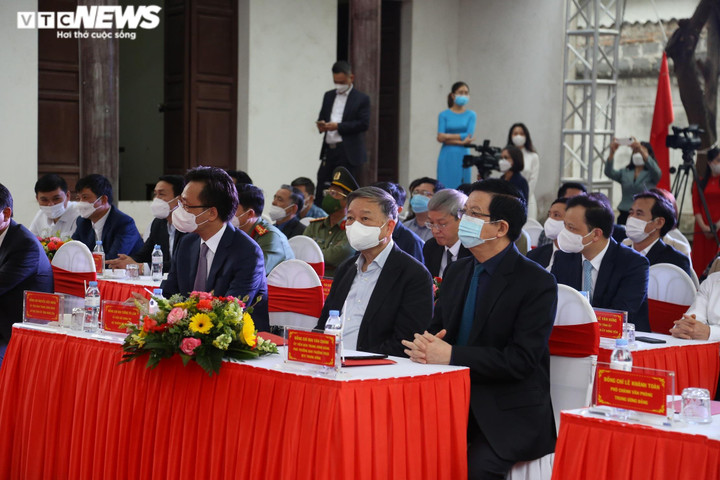 Đón bằng công nhận di tích quốc gia khu lưu niệm nhà cách mạng Lê Văn Lương - 2