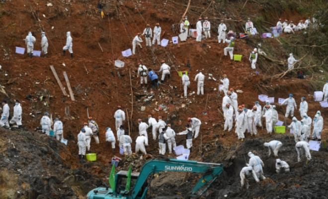 Máy bay rơi ở Trung Quốc: Gia đình đưa con đi chữa bệnh và hành trình nghiệt ngã - 1