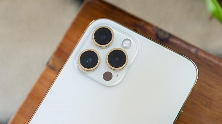 iPhone 14 Pro có camera lồi ra nhiều hơn - 1