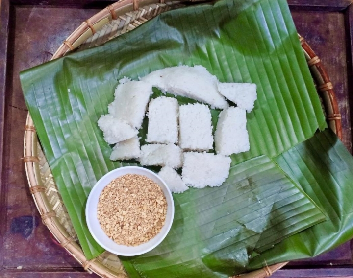 Cơm nắm muối vừng: Món ăn của một thời thiếu thốn, giờ là quà quê nơi thành phố - 6