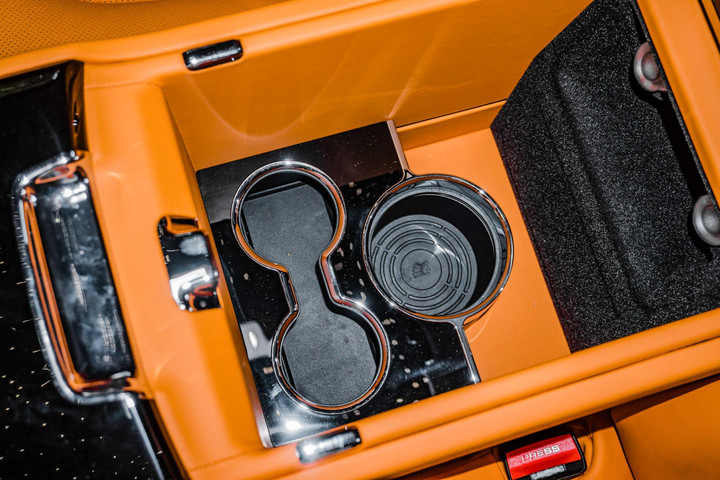 Cận cảnh Rolls-Royce Ghost với nội thất độc đáo tại Hà Nội - 11