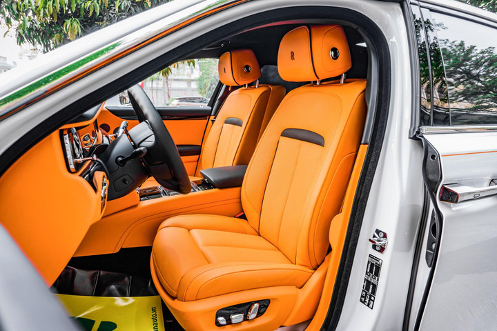 Cận cảnh Rolls-Royce Ghost với nội thất độc đáo tại Hà Nội - 6