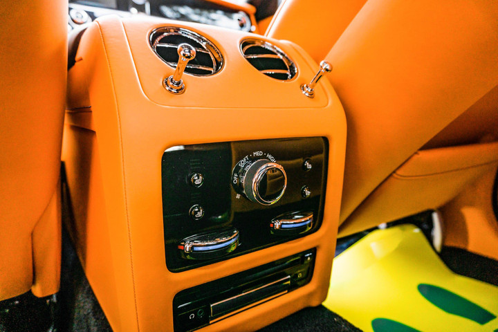 Cận cảnh Rolls-Royce Ghost với nội thất độc đáo tại Hà Nội - 10