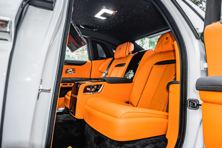 Cận cảnh Rolls-Royce Ghost với nội thất độc đáo tại Hà Nội - 9