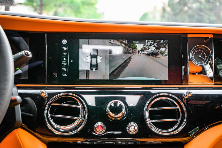 Cận cảnh Rolls-Royce Ghost với nội thất độc đáo tại Hà Nội - 15