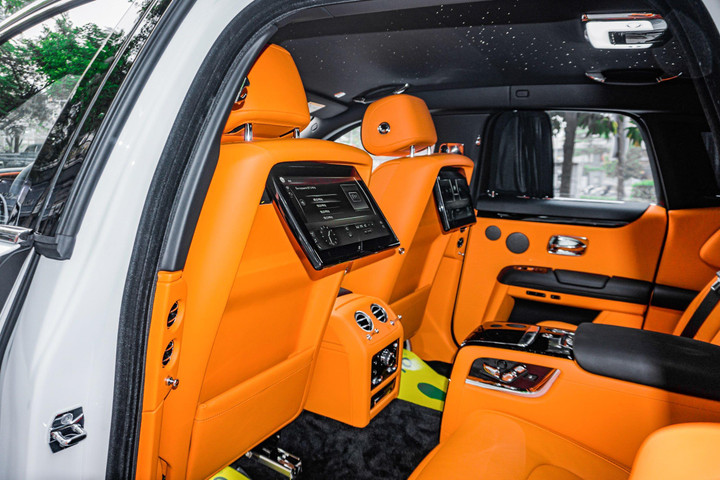 Cận cảnh Rolls-Royce Ghost với nội thất độc đáo tại Hà Nội - 13
