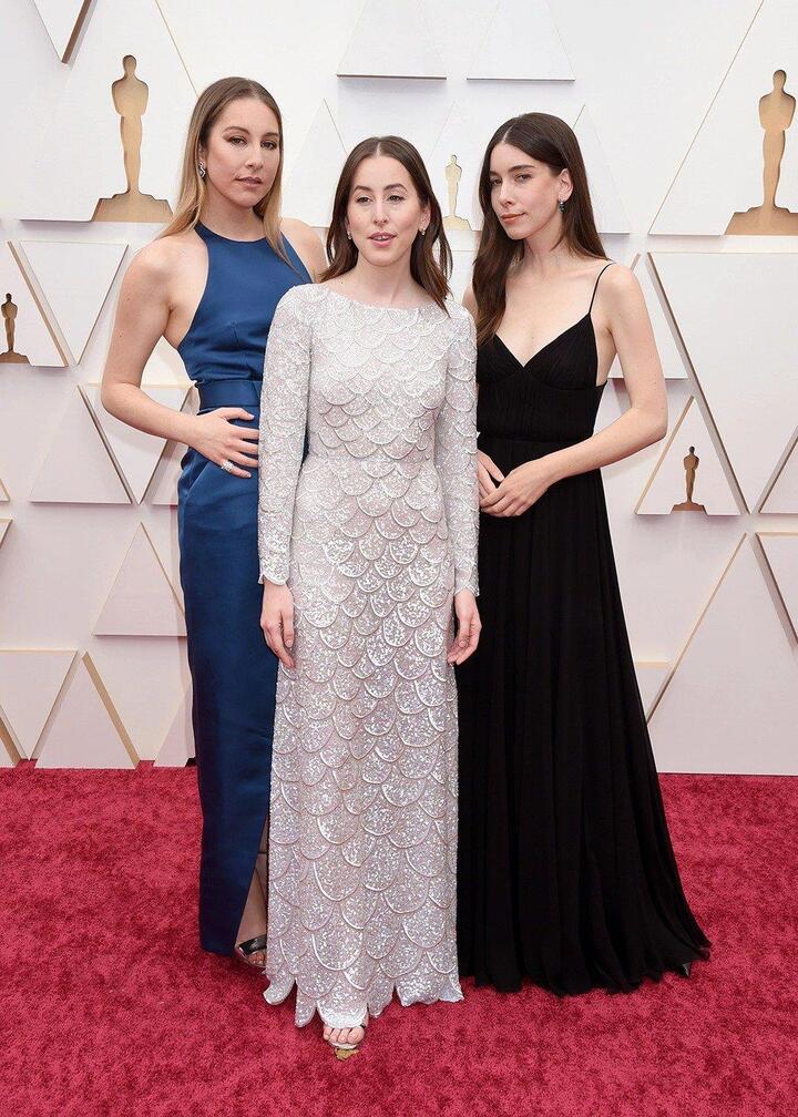Những bộ cánh tuyệt đẹp trên thảm đỏ Oscar 2022 - 22