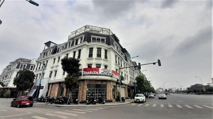 Hàng loạt nhà trong khu đô thị ở Hải Phòng vỡ kính, nghi do súng bắn - 2