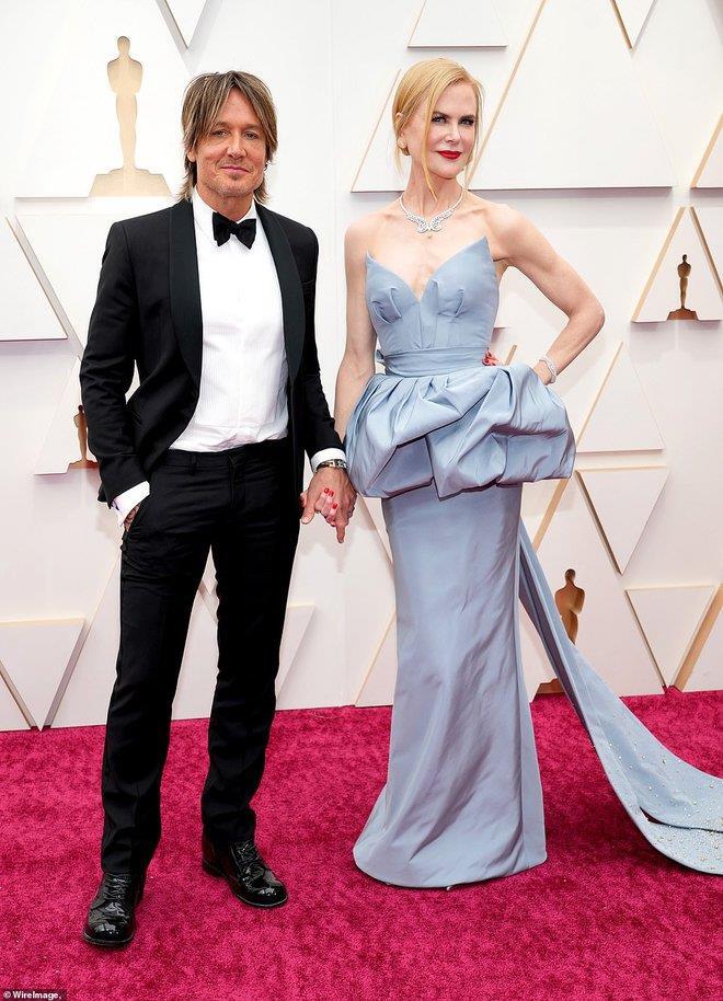 thảm đỏ oscar 2022 ảnh 2 Những bộ cánh tuyệt đẹp trên thảm đỏ Oscar 2022 - 2