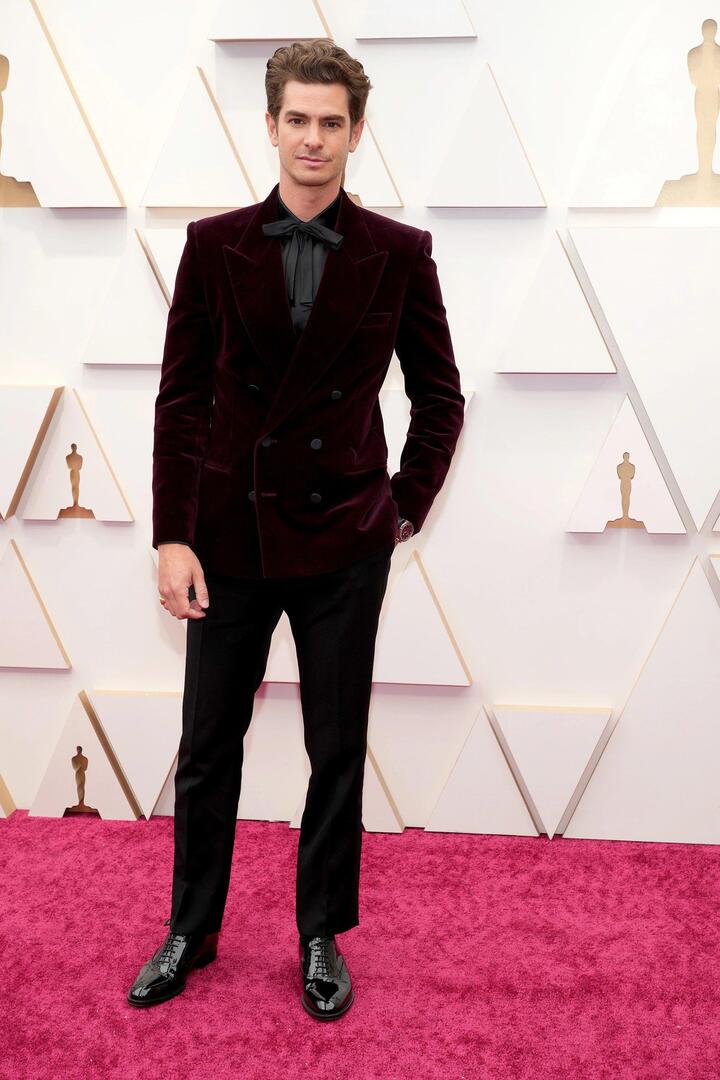 Những bộ cánh tuyệt đẹp trên thảm đỏ Oscar 2022 - 23