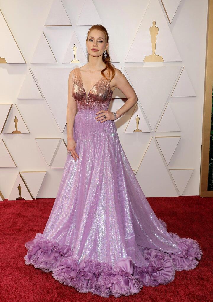 Những bộ cánh tuyệt đẹp trên thảm đỏ Oscar 2022 - 6