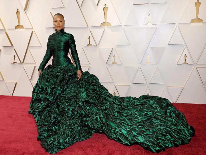 Những bộ cánh tuyệt đẹp trên thảm đỏ Oscar 2022 - 11