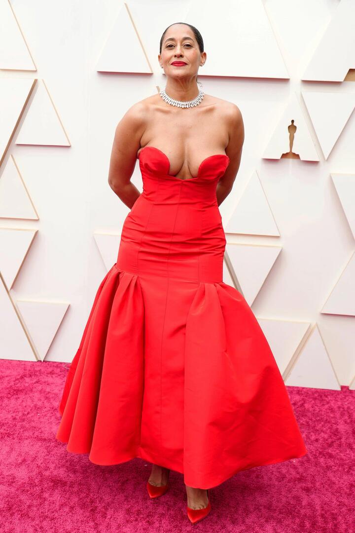 Những bộ cánh tuyệt đẹp trên thảm đỏ Oscar 2022 - 19