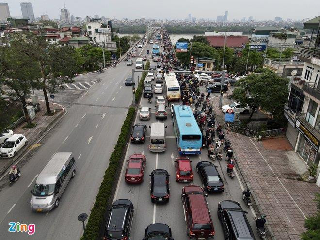 Ảnh: Các ngả đường Hà Nội rối loạn xe cộ sáng đầu tuần - 1