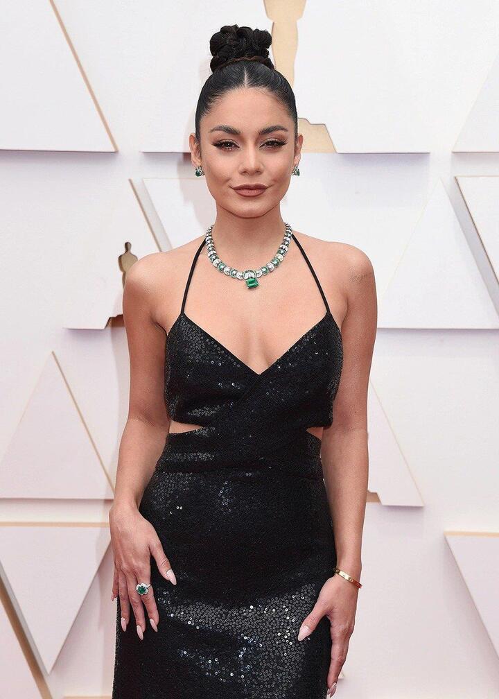 Những bộ cánh tuyệt đẹp trên thảm đỏ Oscar 2022 - 18