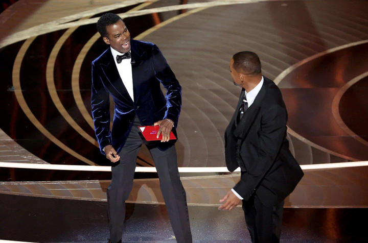 Will Smith xin lỗi Chris Rock: 'Tôi đã quá lố và tôi đã sai' - 1