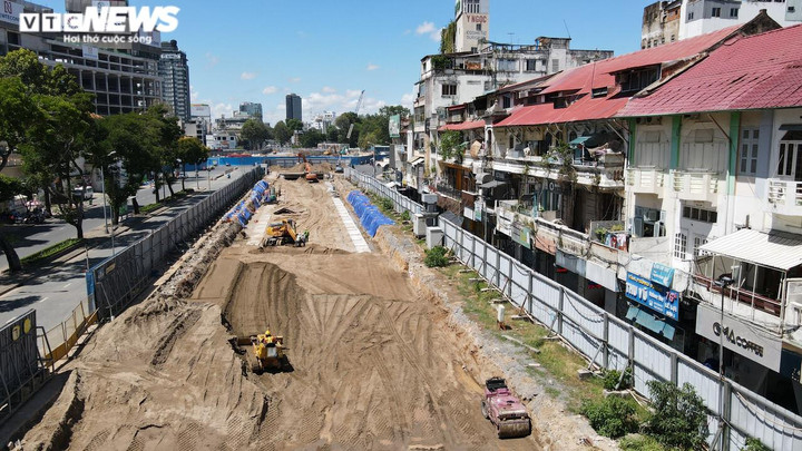 TP.HCM: Hàng rào tôn trên đường Lê Lợi sắp được tháo bỏ - 5