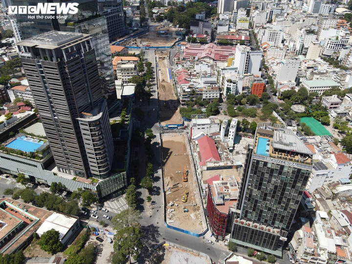 TP.HCM: Hàng rào tôn trên đường Lê Lợi sắp được tháo bỏ - 3