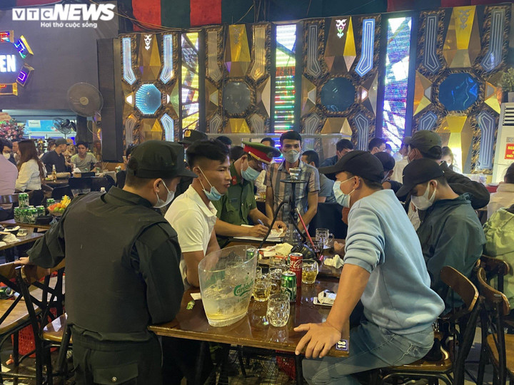 Pub Beer ở Huế 'núp bóng' nhà hàng hoạt động xuyên đêm, tàng trữ ma tuý - 1