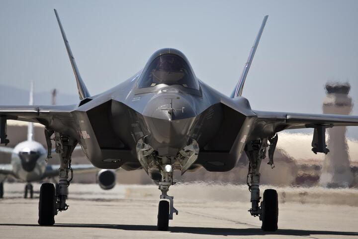 Canada chi đậm mua 88 chiến đấu cơ F-35 của Mỹ - 1