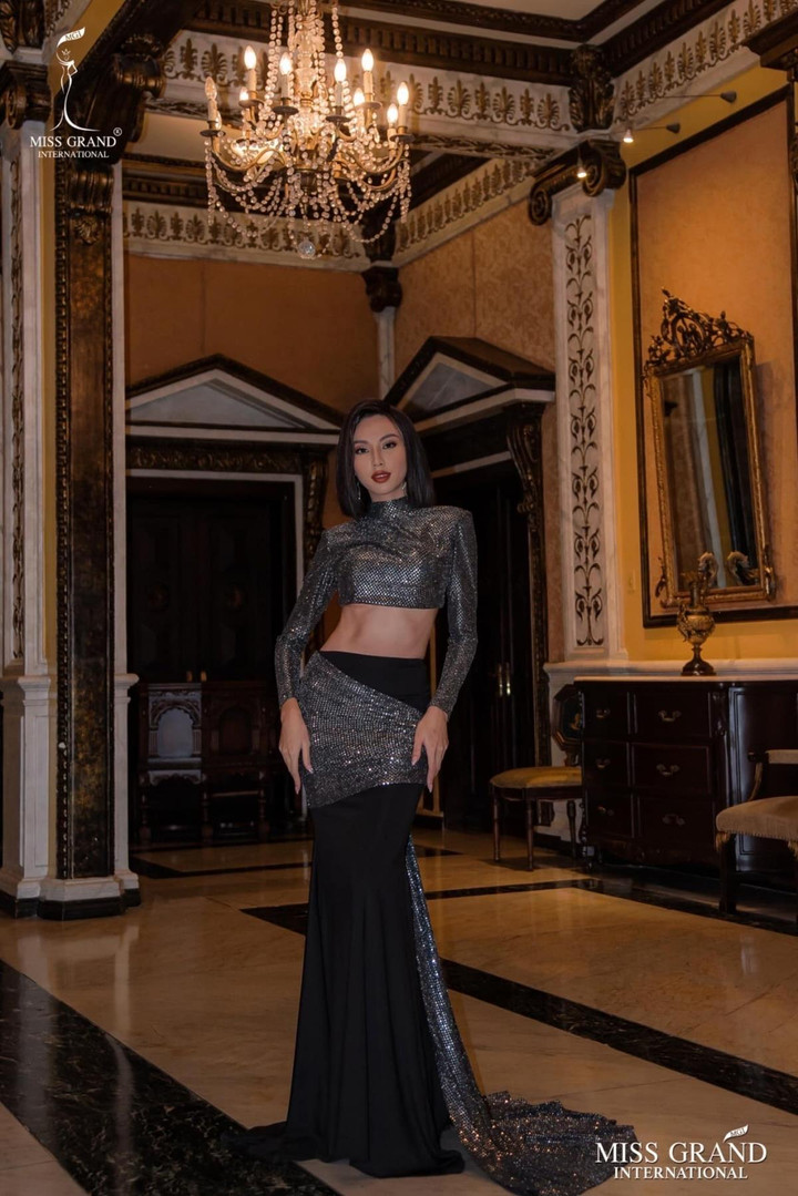 Vẻ đẹp nóng bỏng và bí ẩn của Hoa hậu Thùy Tiên trong bộ ảnh mới - 4