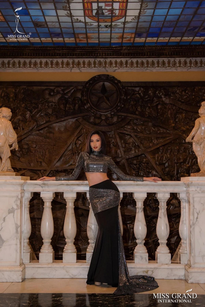 Vẻ đẹp nóng bỏng và bí ẩn của Hoa hậu Thùy Tiên trong bộ ảnh mới - 5