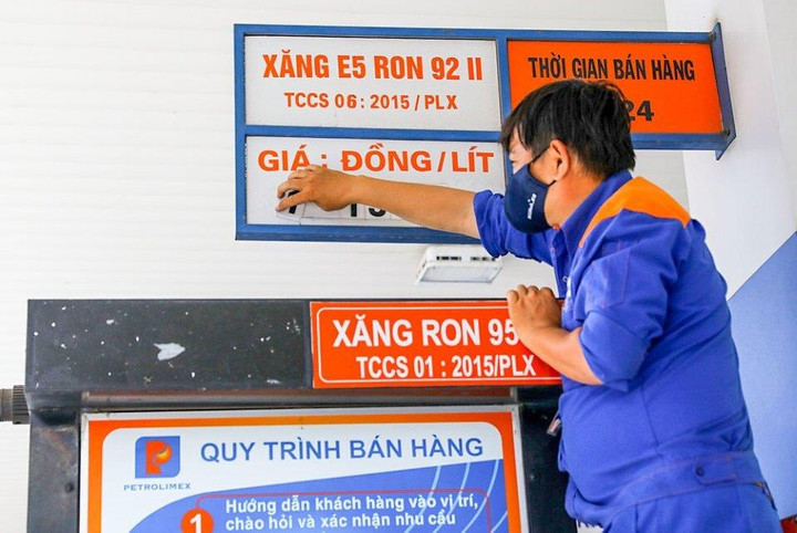 Giá xăng giảm, giá dầu tăng từ 1/4? - 1