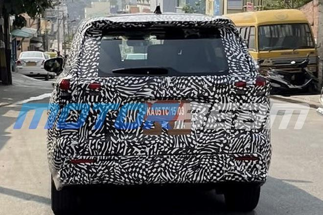 Toyota Innova thế hệ mới chạy thử tại Ấn Độ ảnh 1 Toyota Innova thế hệ mới lộ ảnh chạy thử - 1