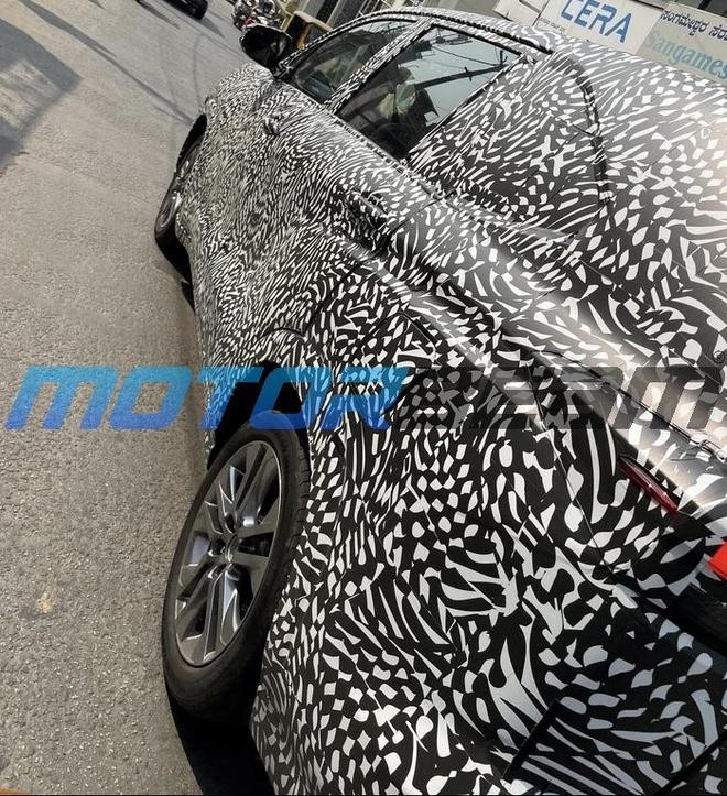 Toyota Innova thế hệ mới chạy thử tại Ấn Độ ảnh 2 Toyota Innova thế hệ mới lộ ảnh chạy thử - 2