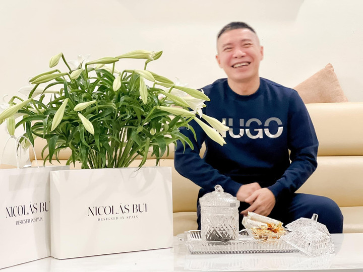 Vợ NSND Công Lý: 'Từ ngày ốm, chồng tôi ngoan lắm' - 2