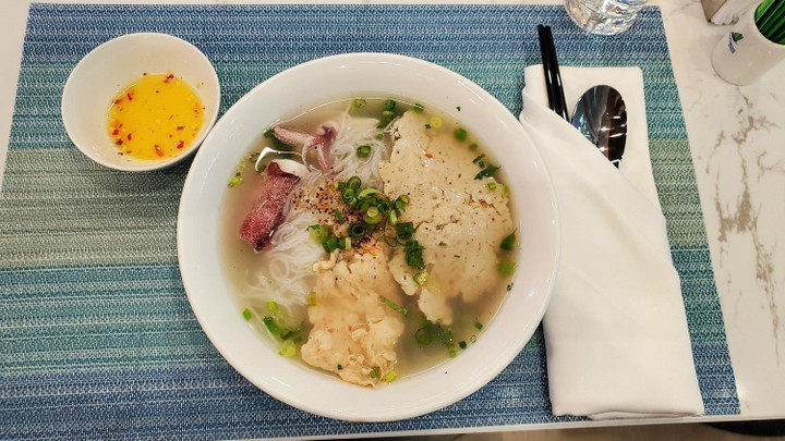 Đồ ăn nóng phong vị 3 miền: 'Đặc sản' của Phòng chờ Thương gia Bamboo Airways - 3