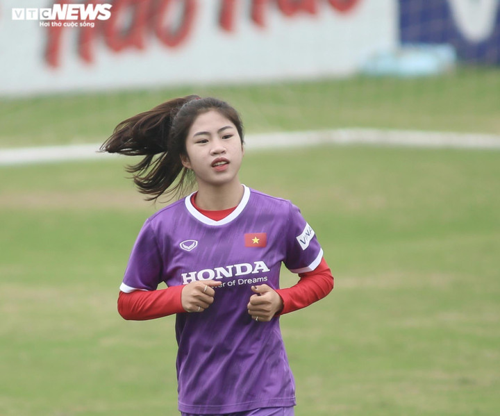 Thanh Nhã: 'Mỗi ngày chỉ dùng Facebook 1-2 tiếng, nỗ lực tập trung chuyên môn' - 1