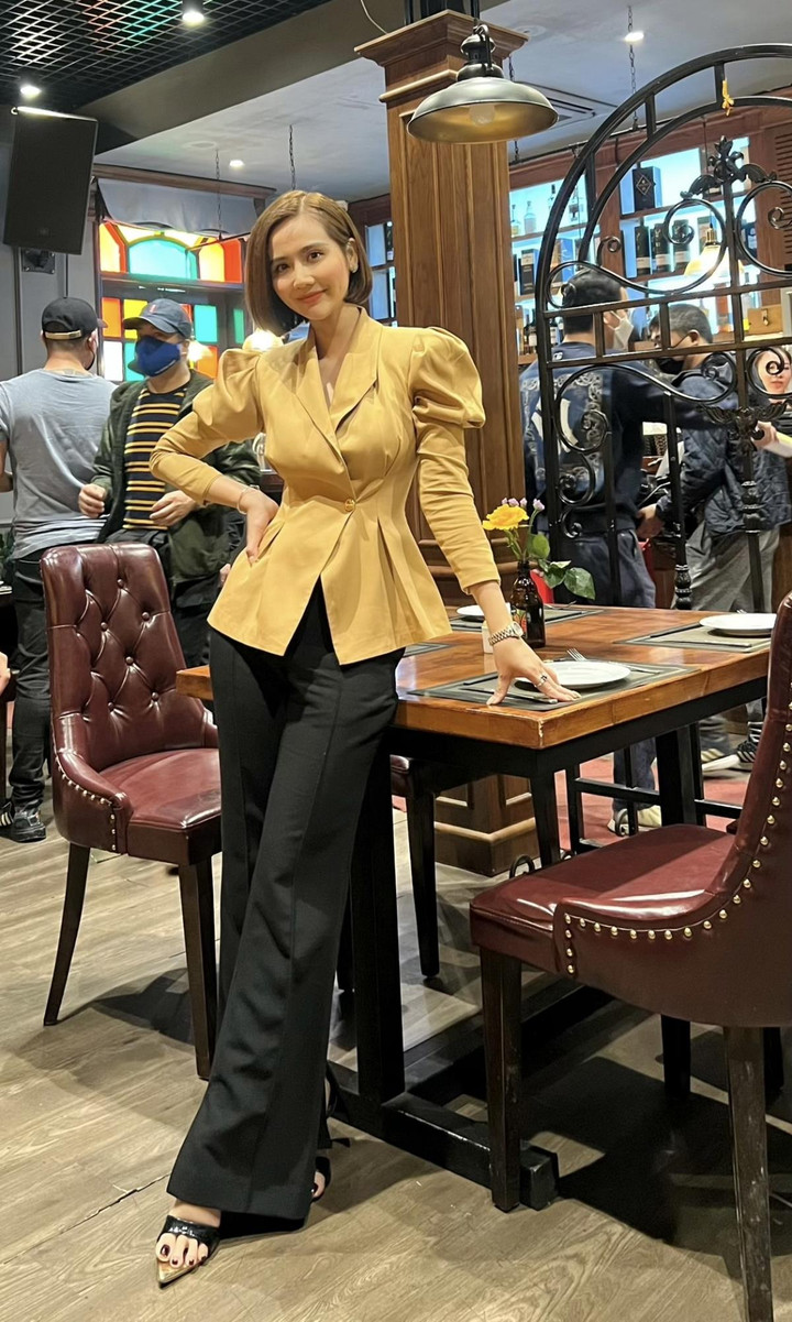 Tạo hình sang chảnh của Huyền Lizzie trong 'Thương ngày nắng về' phần 2 - 5