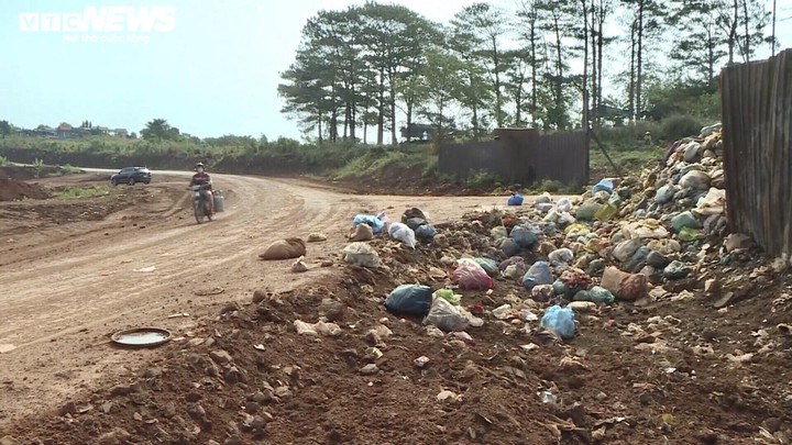 Dân ngộp thở 'hít' khói mù mịt từ bãi thu gom rác rộng 5 ha ở Đắk Nông - 4