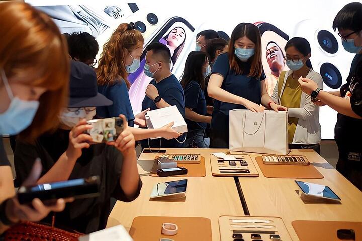 Cách Apple ‘móc hầu bao’ người tiêu dùng - 1