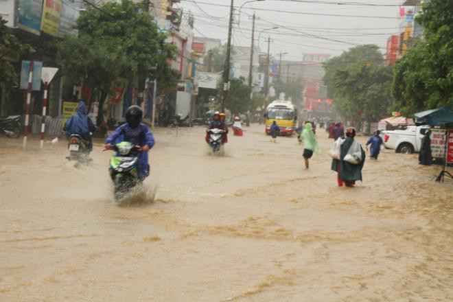 Thời tiết ngày 31/3: Miền Bắc mưa rét, miền Trung mưa to và dông - 1