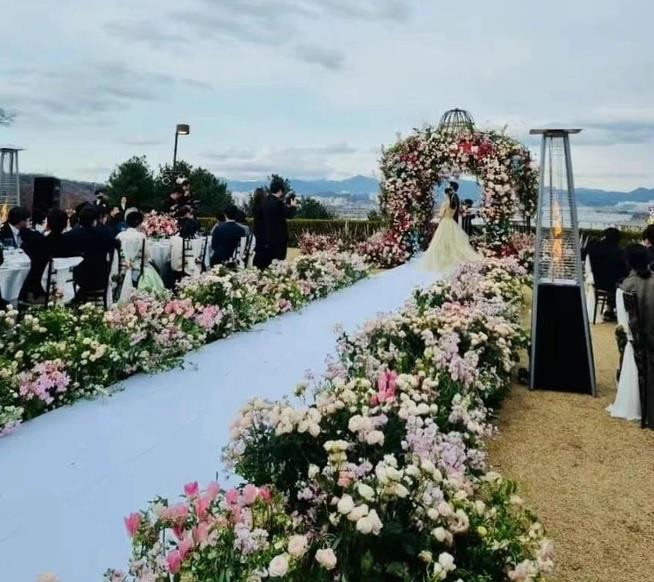 Hôn lễ Hyun Bin và Son Ye Jin ảnh 6 Ảnh: Những khoảnh khắc đẹp trong đám cưới Hyun Bin và Son Ye Jin - 6