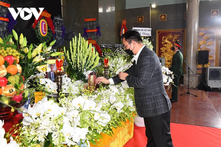 Lãnh đạo Đài Tiếng nói Việt Nam viếng PCT Thường trực UBND TP.HCM Lê Hòa Bình - 3