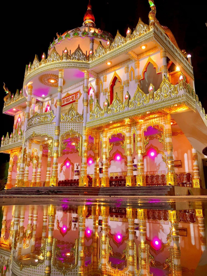 Ngôi chùa ‘dát vàng’ nguy nga như cung điện, chụp hình đẹp quên lối về - 8