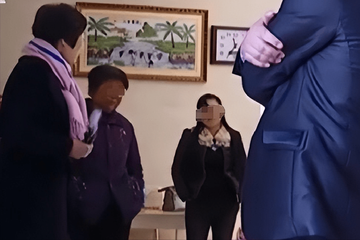 Bị chồng phát hiện mua đồ chơi tình dục, người vợ quyết ly hôn - 1